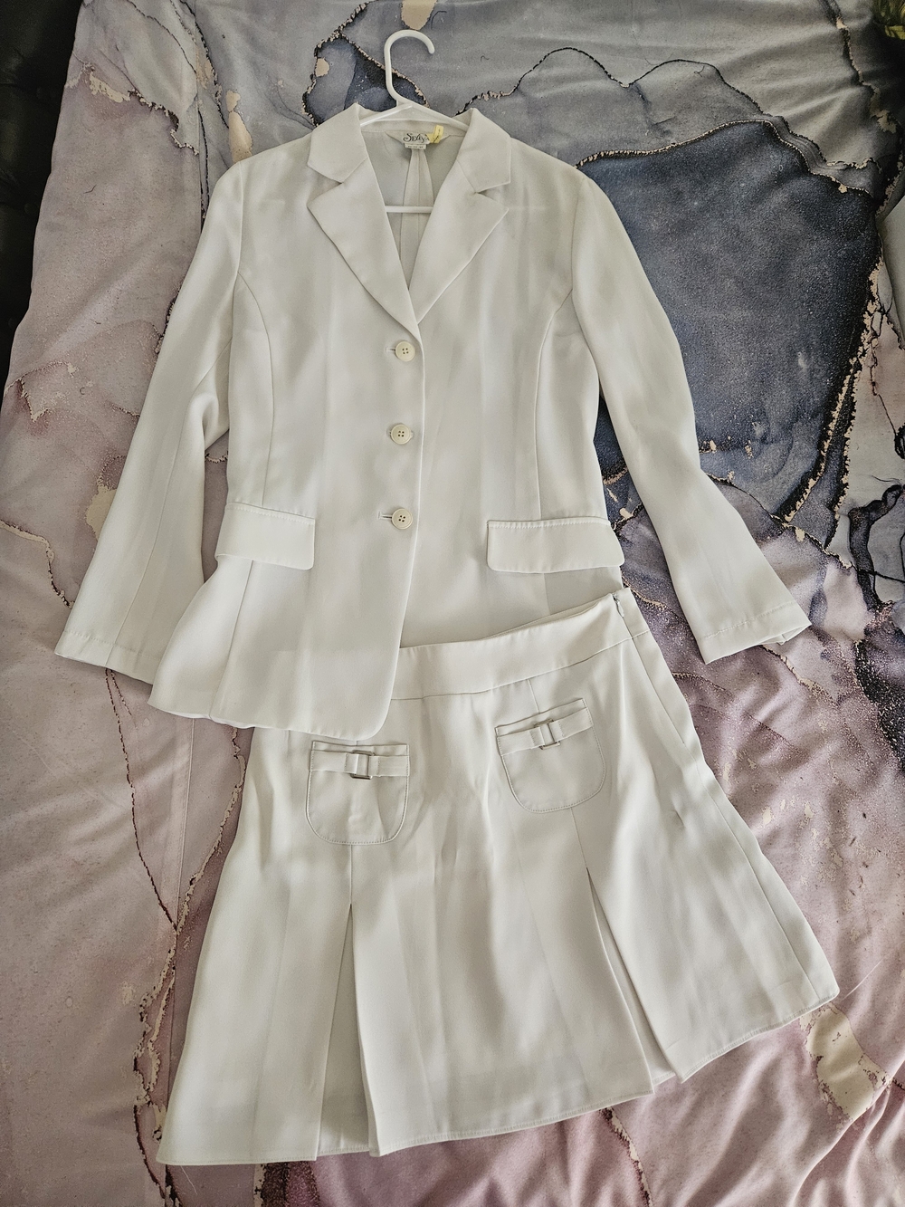 Women's White Two-Piece Blazer & Skirt Suit